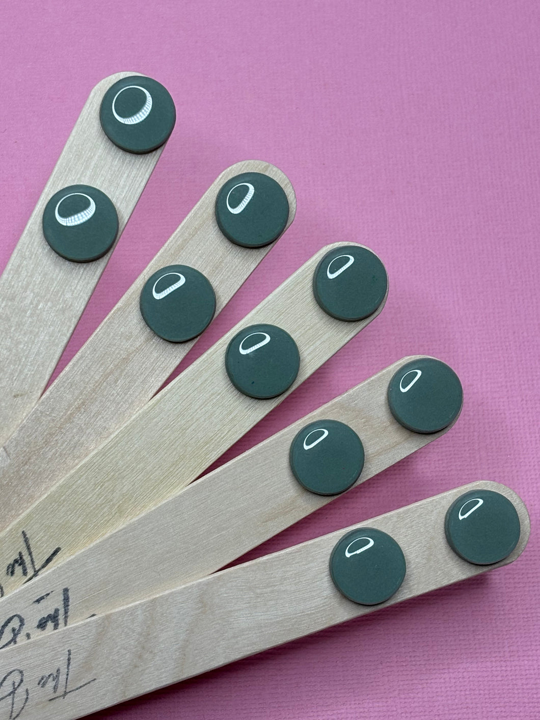 Sage studs 1.5cm