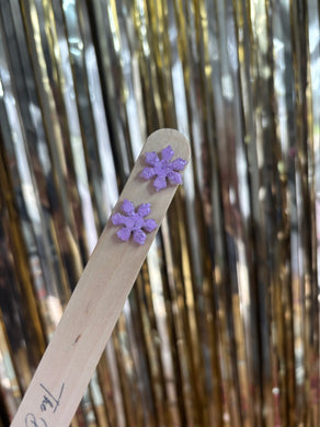 Snowflake studs 1.5cm lavender