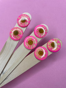 Daisy Stud 20mm Fluro Pink